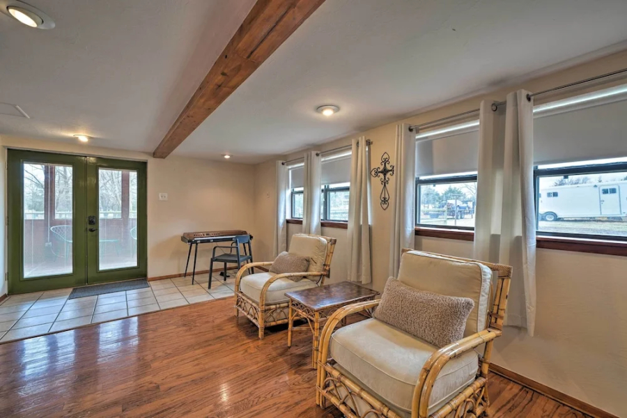 Bohemian Home w/ Screened Porch, 3 Mi to Lake!