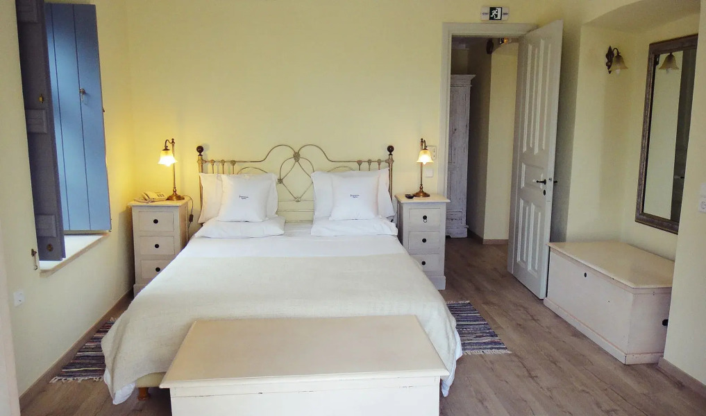 Four Seasons Hydra Luxury Suites