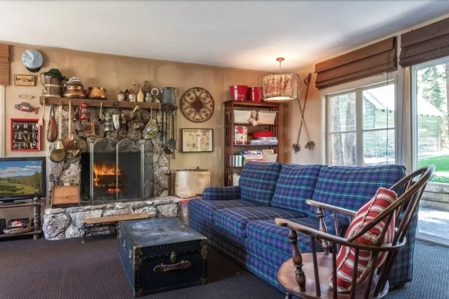 Fraser Lakefront Rental Cabin by RedAwning