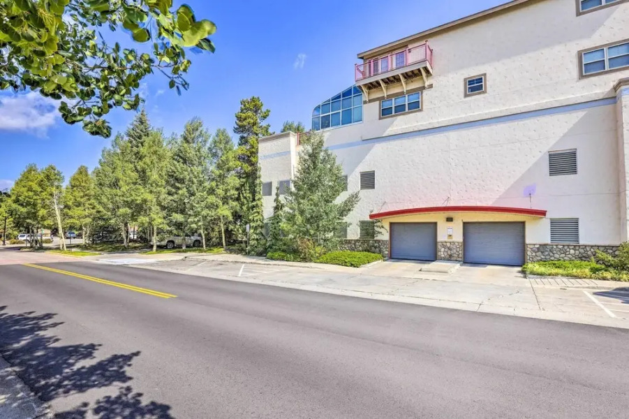 7 Mi to Ski: Main Street Dillon Condo