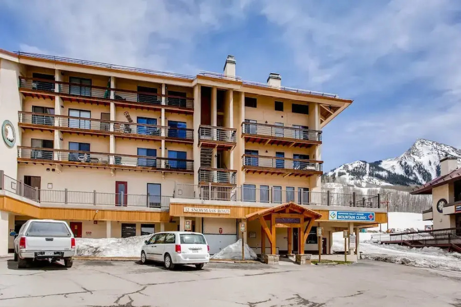 View Of Mt Crested Butte- 1 Br 1 Bedroom Condo - No Cleaning Fee! by RedAwning