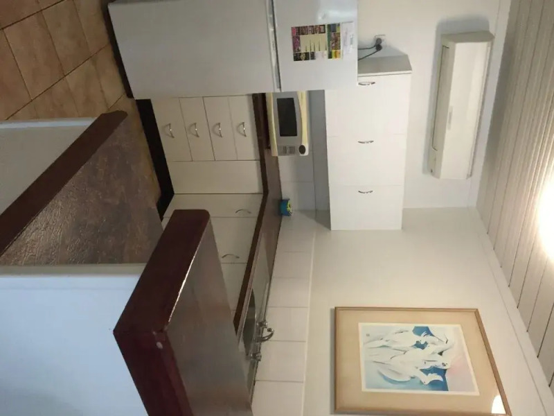 Airlie Seaview Apartments