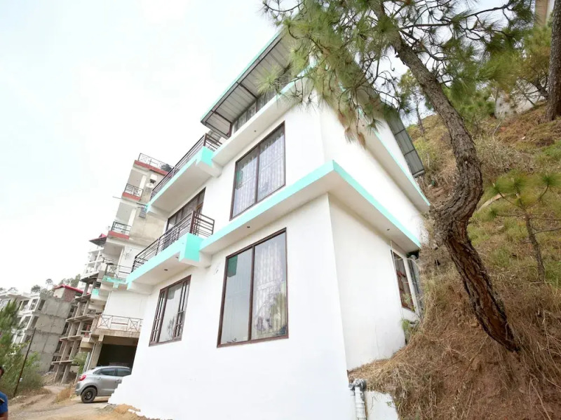 OYO 13878 Home Spacious 3BHK Kumarhatti