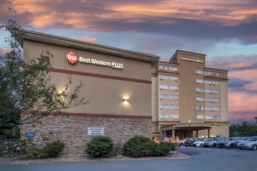 Best Western Plus Chocolate Lake Hotel