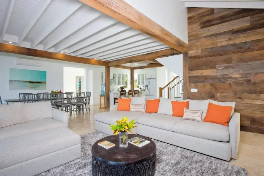 Touch Of Class Cottage: Beachfront Oasis