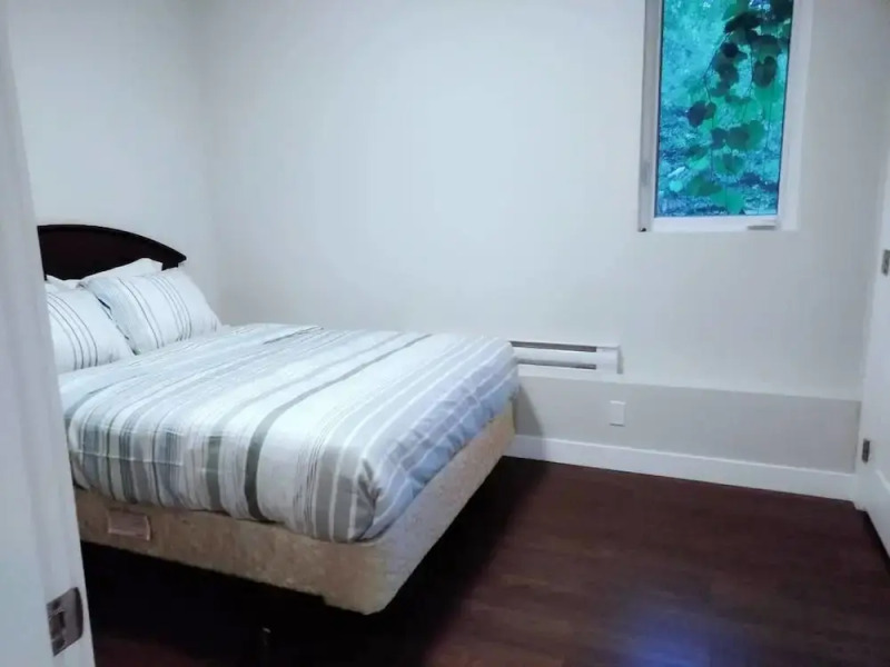 B - Sechelt Private Coastal Home