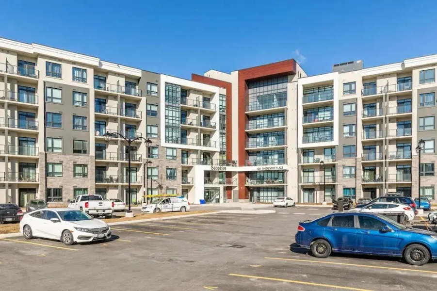 4BR 3BA Townhouse on Lake Ontario Free Parking Gym
