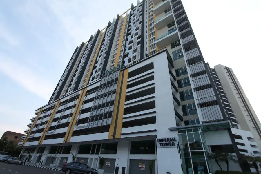 Ian's Majestic Condo