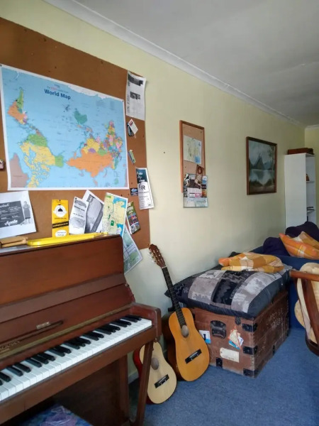 Purple Hen Bunk House - Hostel