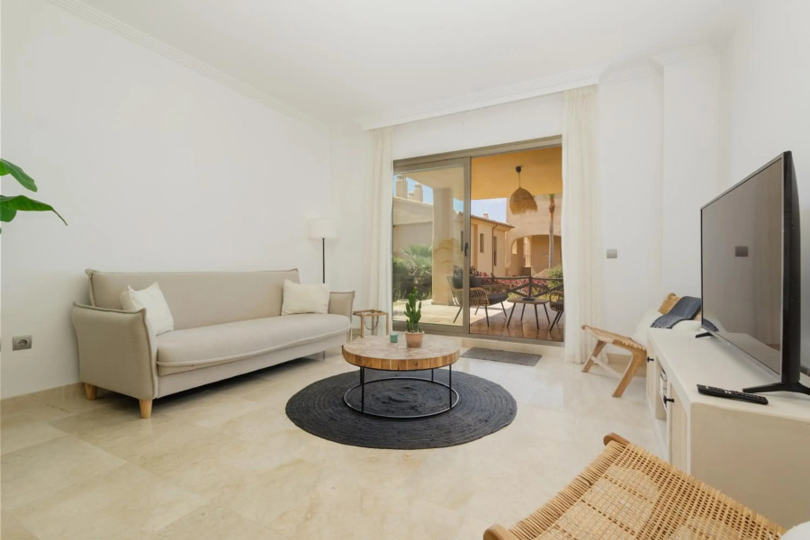 Modern and luxurious holiday home with sea views in Benahavís