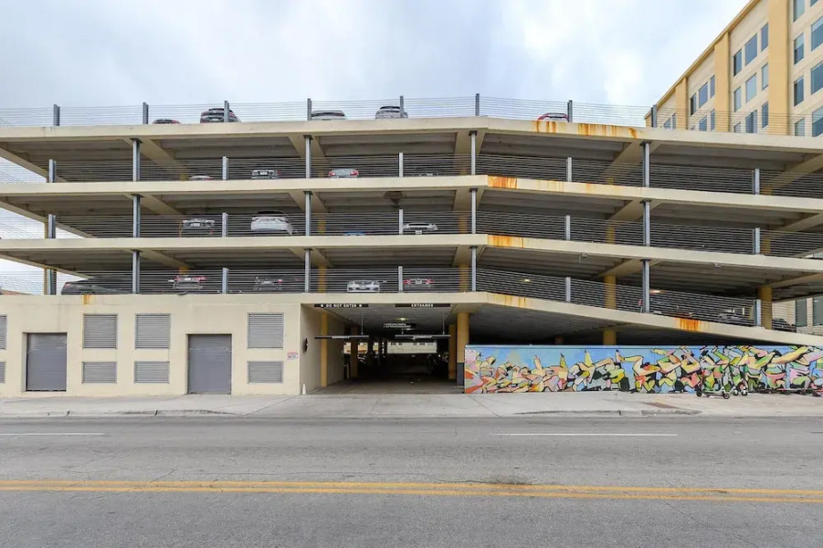 Downtown Dallas Apartments by Hosteeva