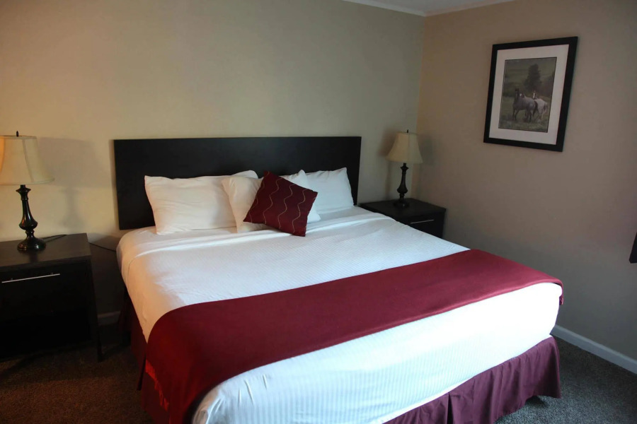 Westwoods Rimview Inn