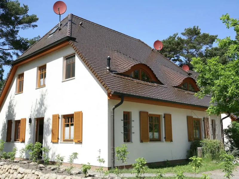 Cozy Holiday Home in Dierhagen Strand with Garden