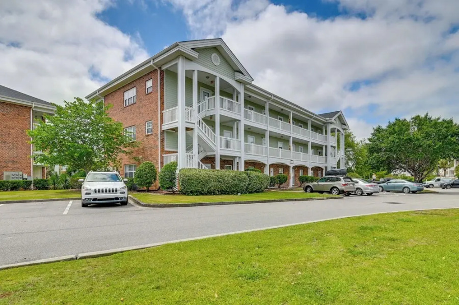 Myrtle Beach Condo w/ Large Balcony & Pool Access