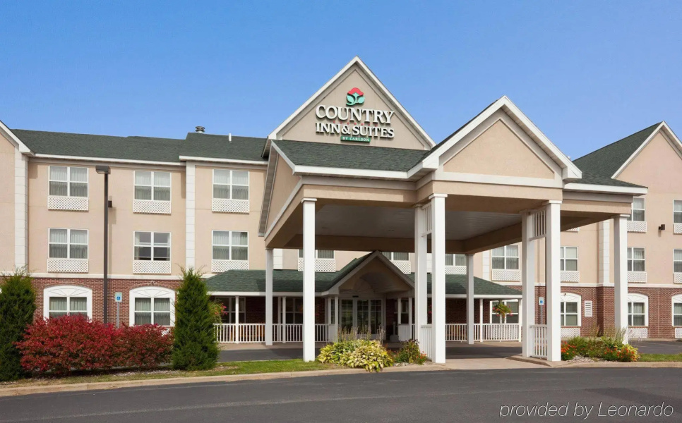Holiday Inn Express & Suites Marquette by IHG