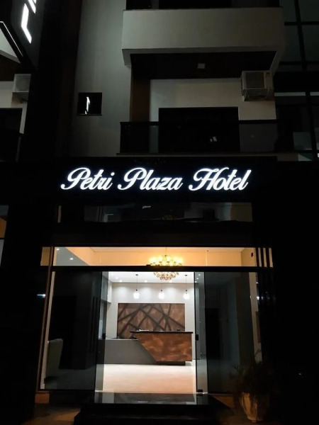 Petri Plaza Hotel