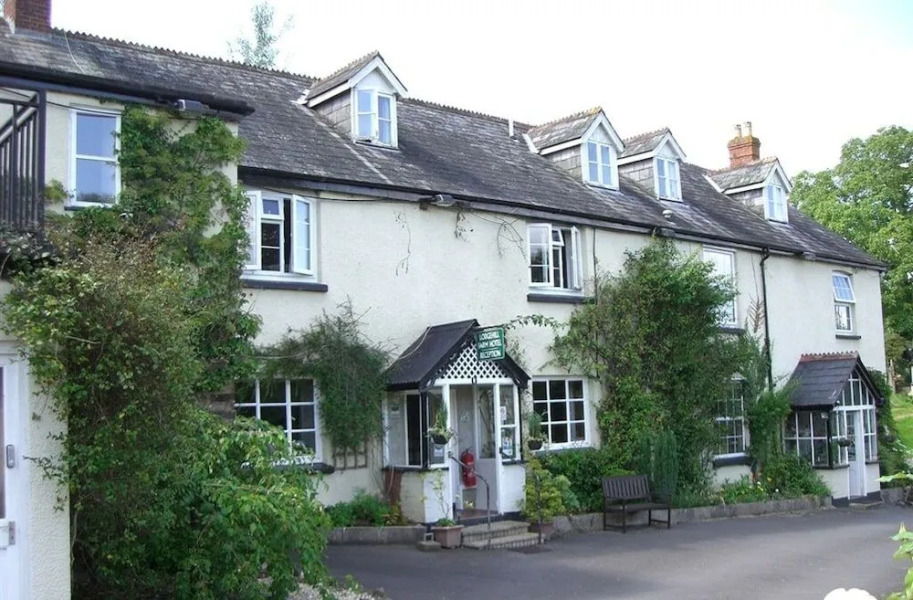 Lodgehill Hotel