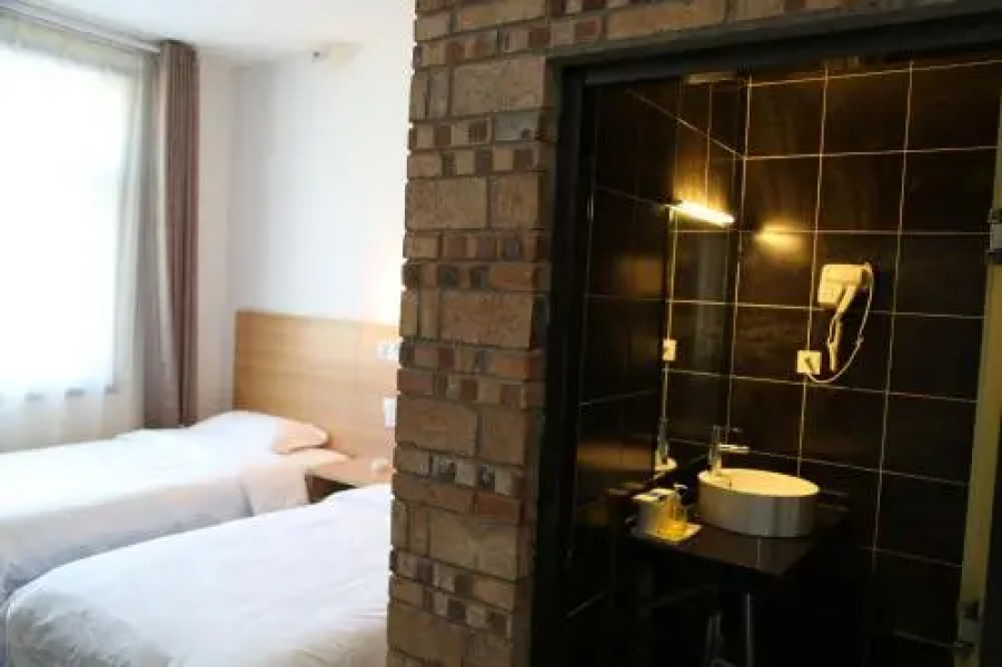 Huashan Lotus International Hostel