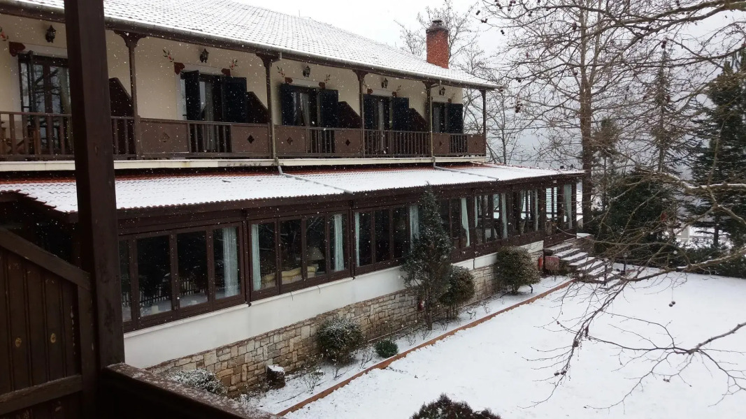 Country Club Hotel & Suites