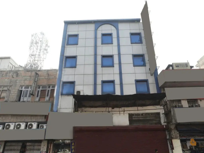 OYO Premium Swaroop Nagar