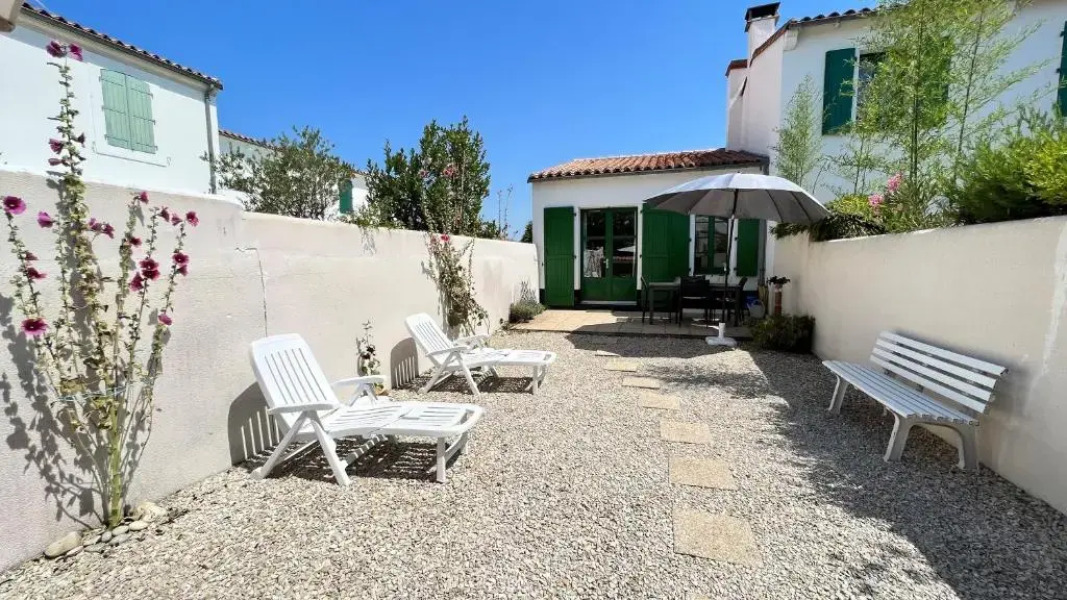 Petite location dans résidence avec piscine et terrains de tennis