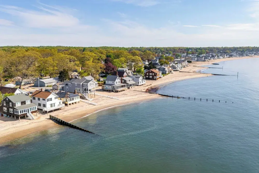 Walk to Hawk's Nest Beach: Coastal Old Lyme Apt