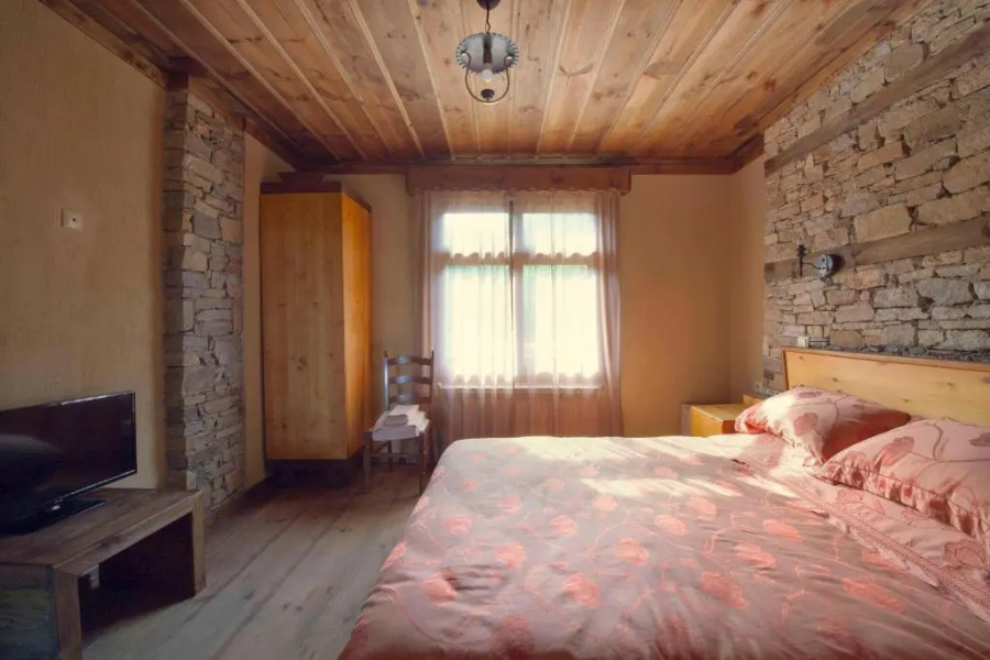 Leshten Guest Homes