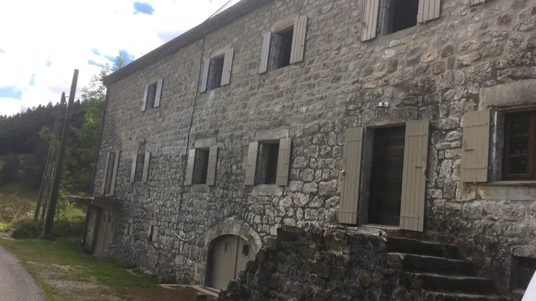 House With 3 Bedrooms in Usclades-et-rieutord, With Wonderful Lake Vie