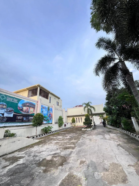 Emer One Tanah Datar