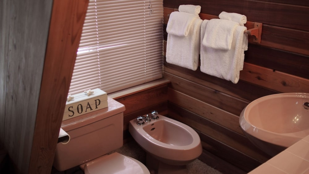 White Pines 4-BD Cabin in the Woods -- Easy Access in Summit Park