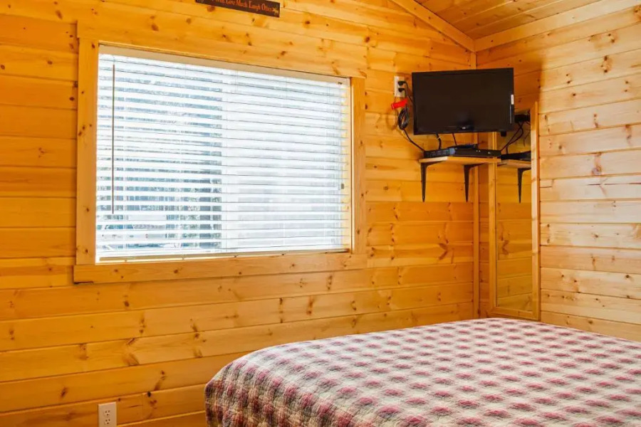 Bend-Sunriver Camping Resort Cottage 1