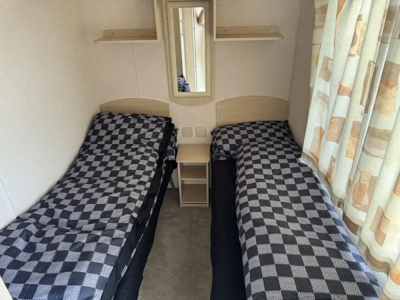 3 Bed Caravan - Sleeps 6 - Pets - Parking - Wifi