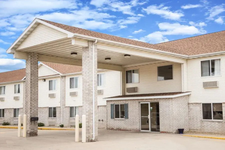 Days Inn Evansdale Waterloo