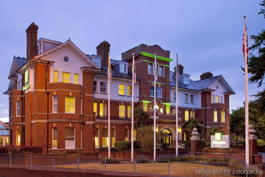 Holiday Inn Farnborough by IHG