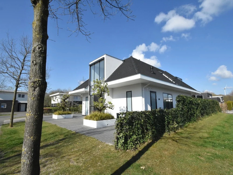 Modern 6-person Villa in a Quiet Spot in the Middle of Nature