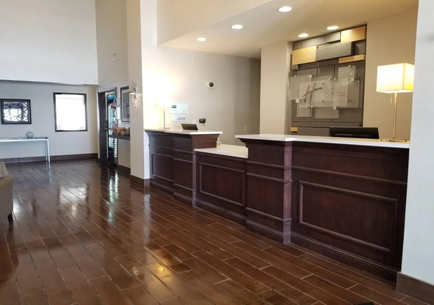 Holiday Inn Express & Suites Omaha West by IHG
