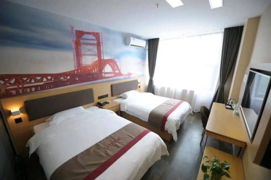 Thank Inn Hotel Jiangxi Ganzhou Huichang County Tongluowan Square