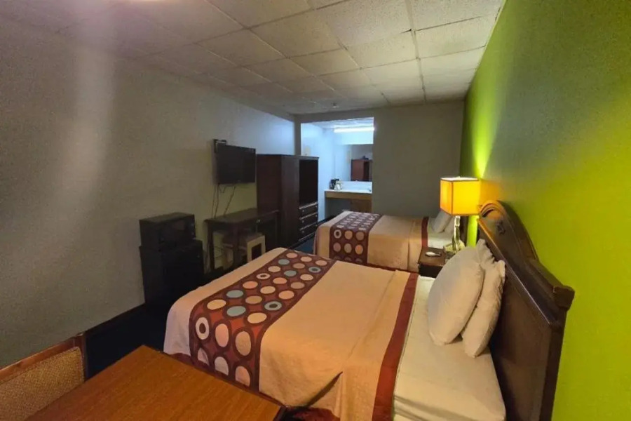 OYO Hickory House Inn