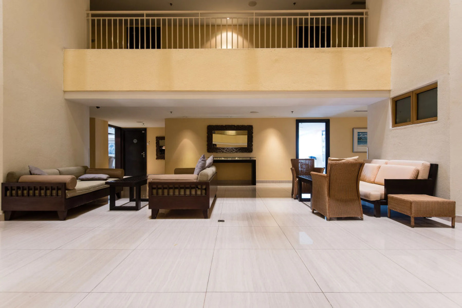 W Studio Resort Suites at Pyramid Tower