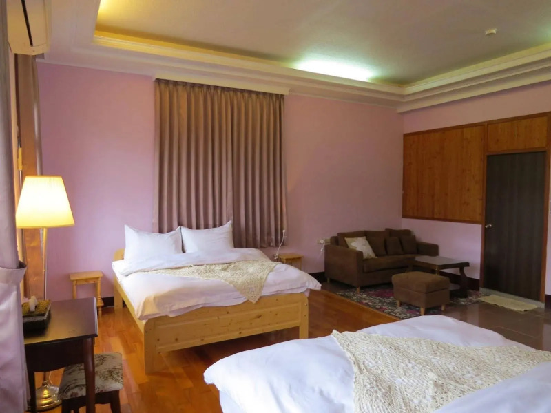 Frog and Pheasant Guesthouse