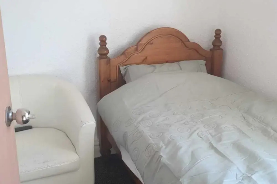 2 Bed-sleeps 3-free Parking-5 Min To Beach