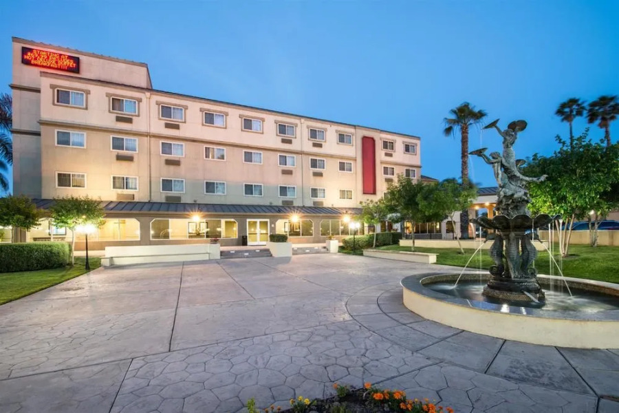 Ramada West Sacramento Hotel and Suites