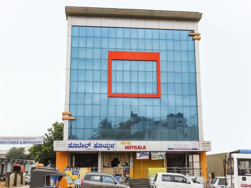 Spot on 49517 Hotel Hoysala Deluxe Lodging