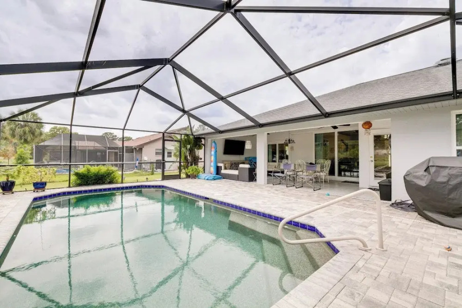 Spring Hill Home - Pool, Grill & Golf Course Views