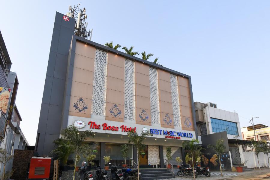 CAPITAL O64642 Hotel The Boss