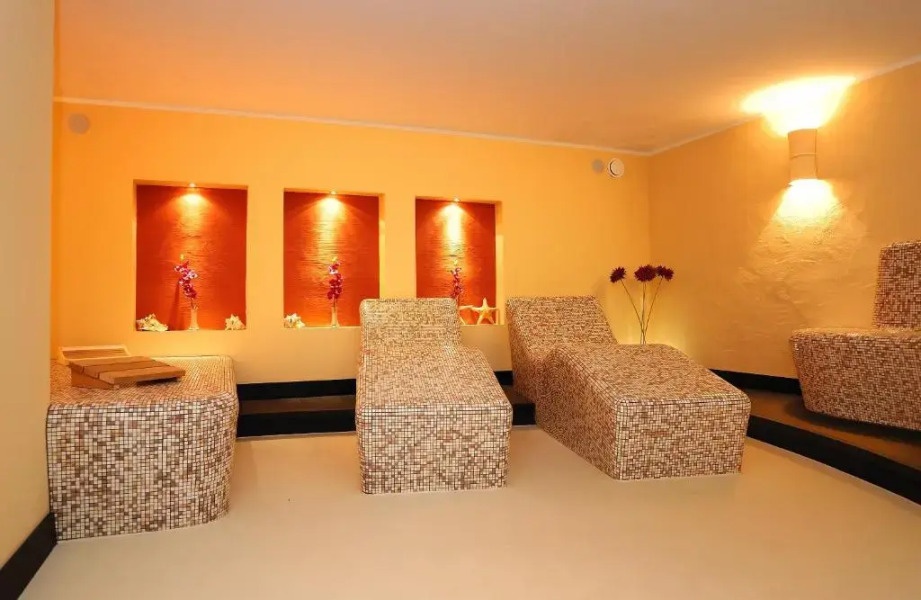 Landhotel Böld and Restaurant Uhrmacher Oberammergau