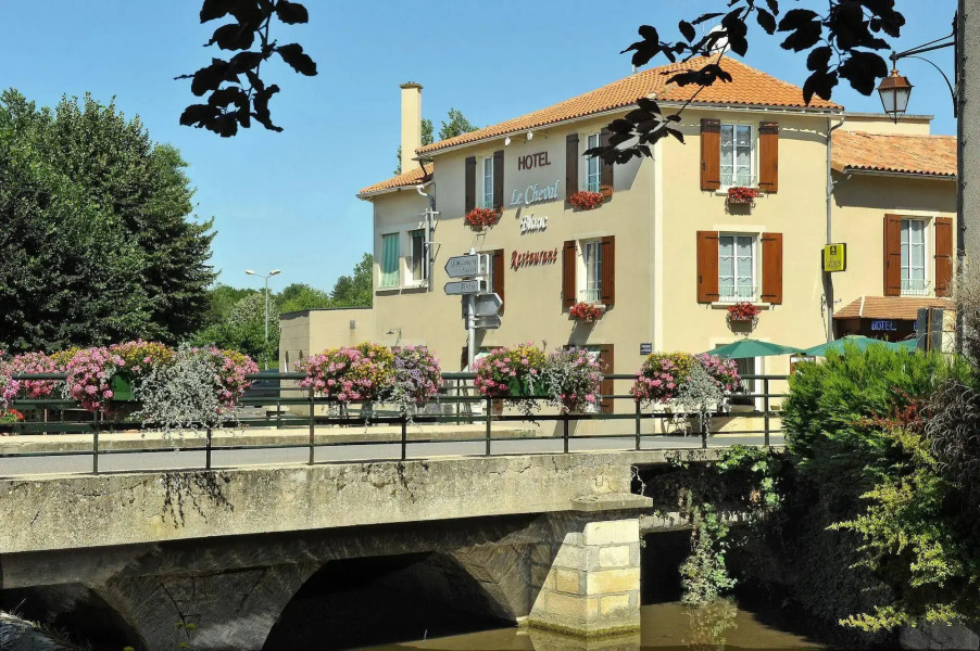 Logis Le Cheval Blanc et Clovis