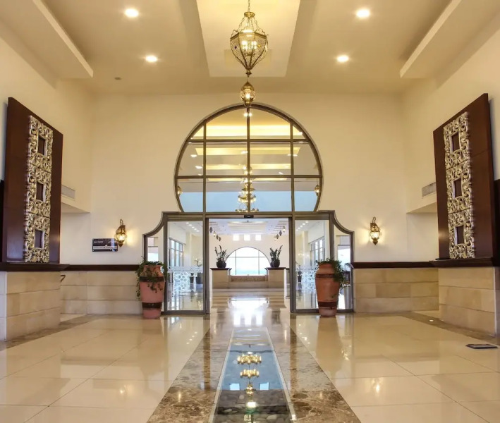 Lagoon Hotel & Resort