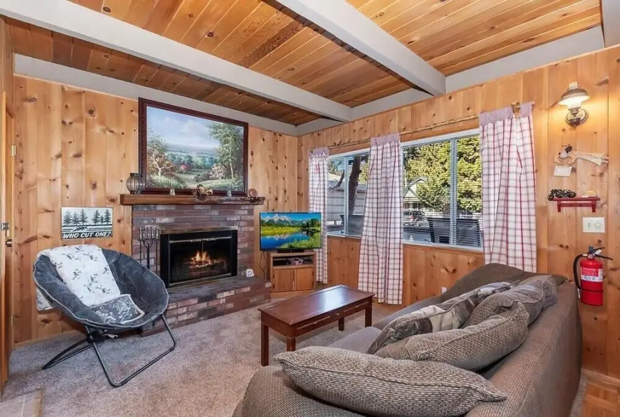 044 - Lazy Bear Chalet