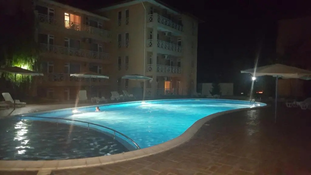 Studio in Sunny Day 6